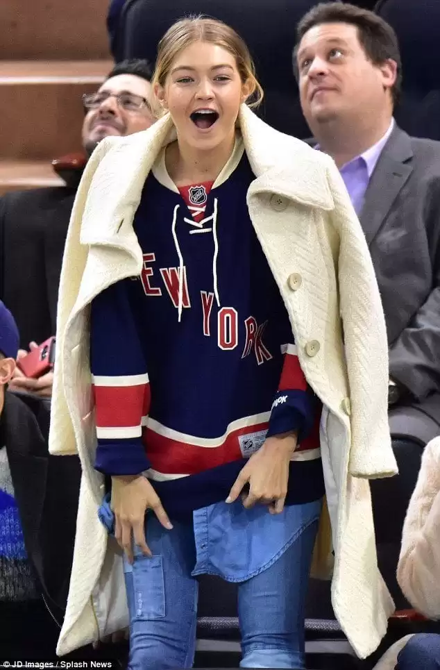 what to wear to a hockey game (4)