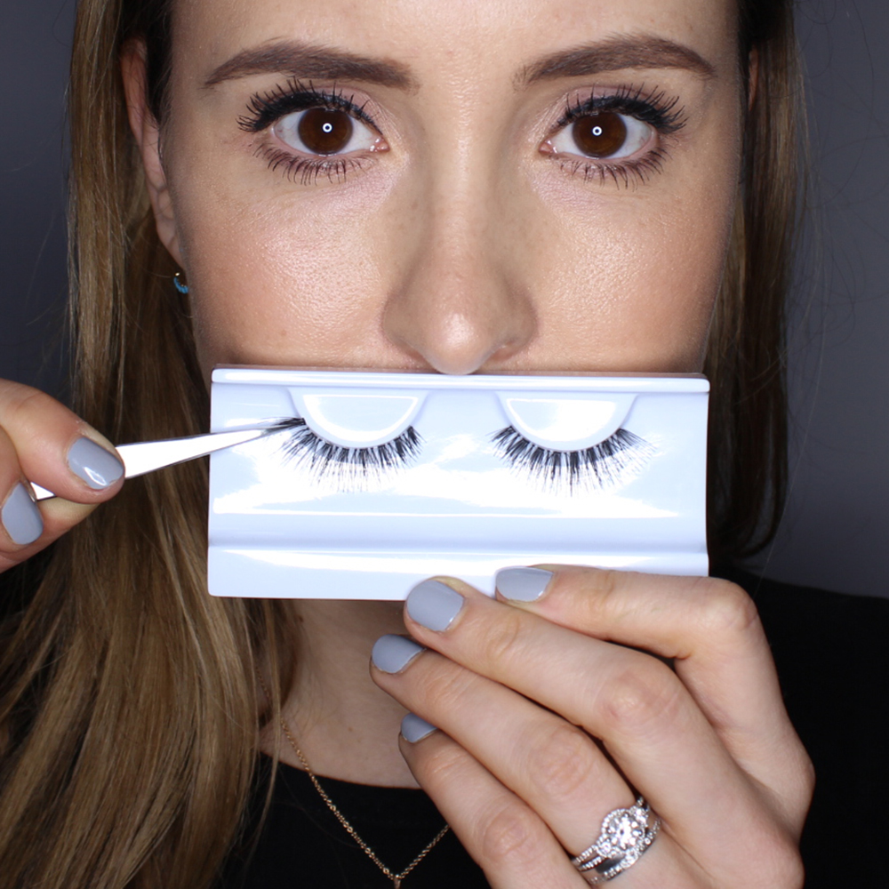 how-to-wear-fake-eyelashes-for-beginners-step-by-step-tutorial