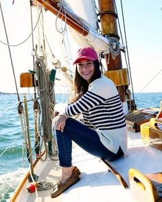 26 Best Boating Outfit Ideas for Girls-What to Wear On a Boat