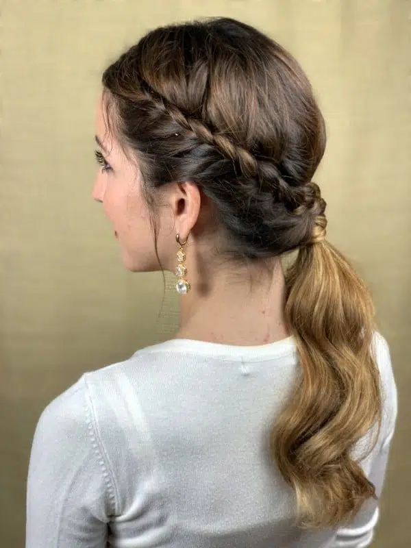  Quick, Easy and Cute Hairstyles for University Girls