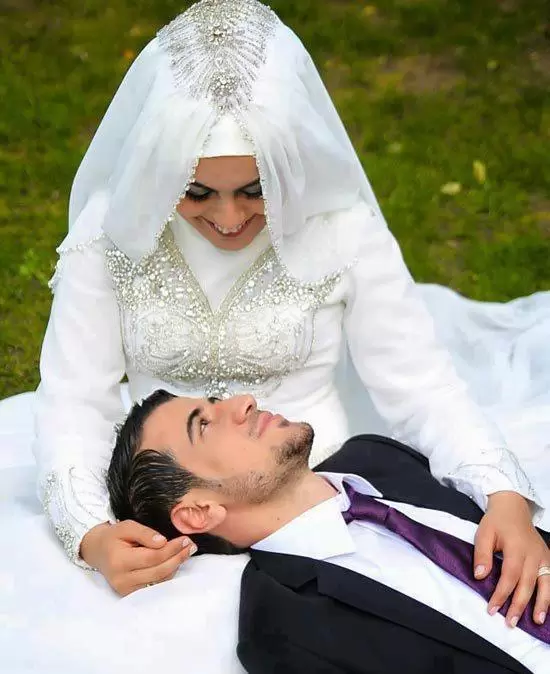 muslim romantic couple