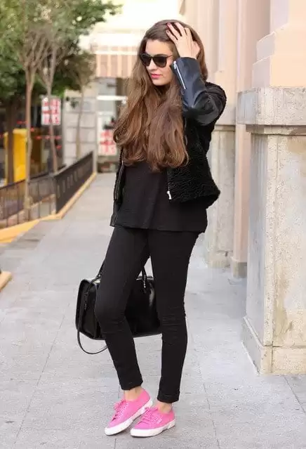 cute outfits to wear with sneakers (3)