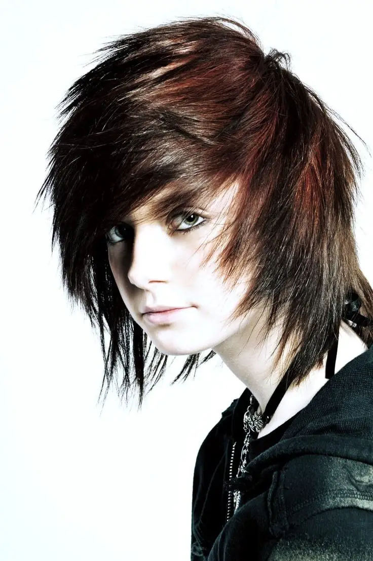 41 Easy Short Hair Emo Hairstyles Guys with Simple Makeup