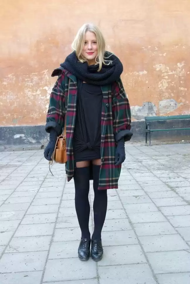 cute outfits with plaid coats 4