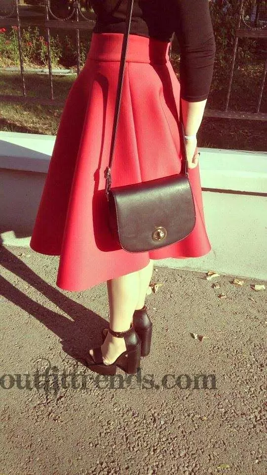 what to wear with red skirt (3)