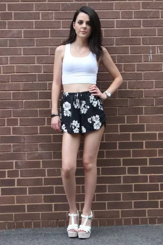 Outfits with floral shorts (9)