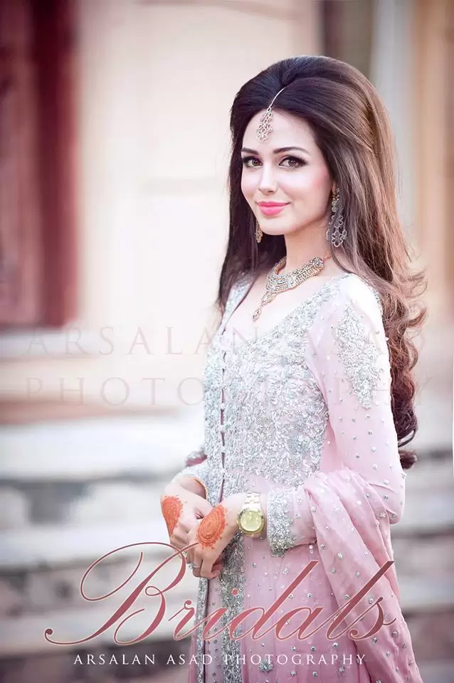 Pakistani Bridal Hairstyles For A Perfect Look (18)