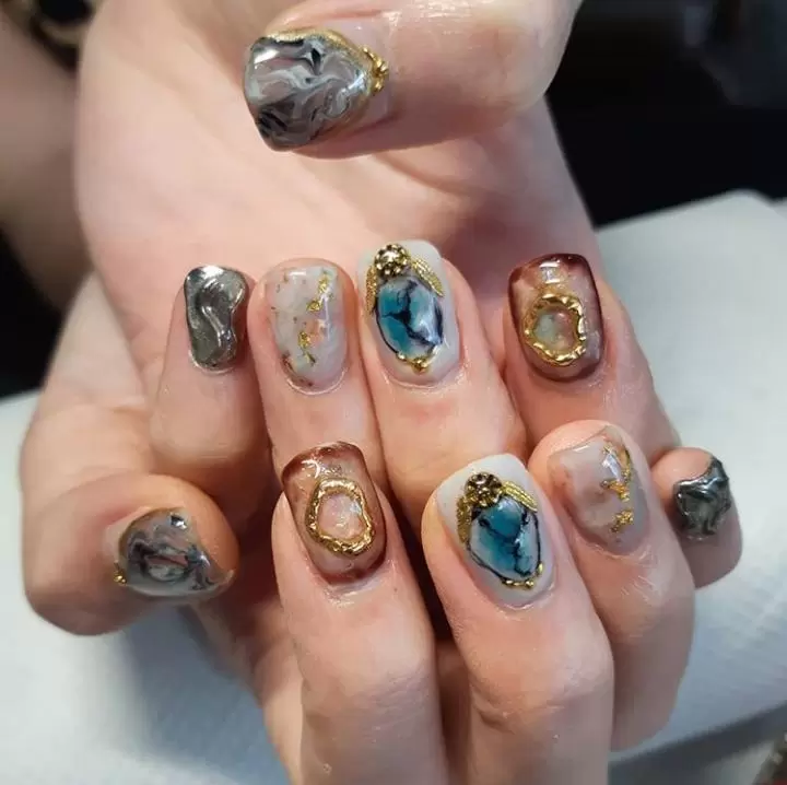 Elevate Your Beauty Game With These Chic Abstract Nail Art Designs (1)