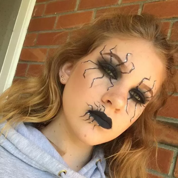 Get Inspired With These Cool Halloween Makeup Looks (1)