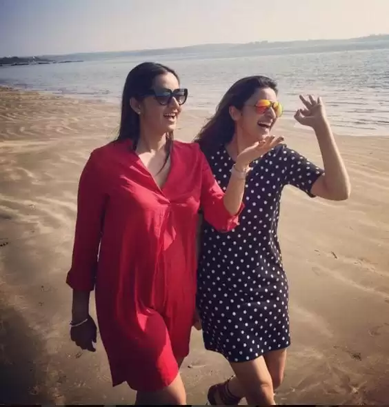 parineeti-chopra-beach-outfit