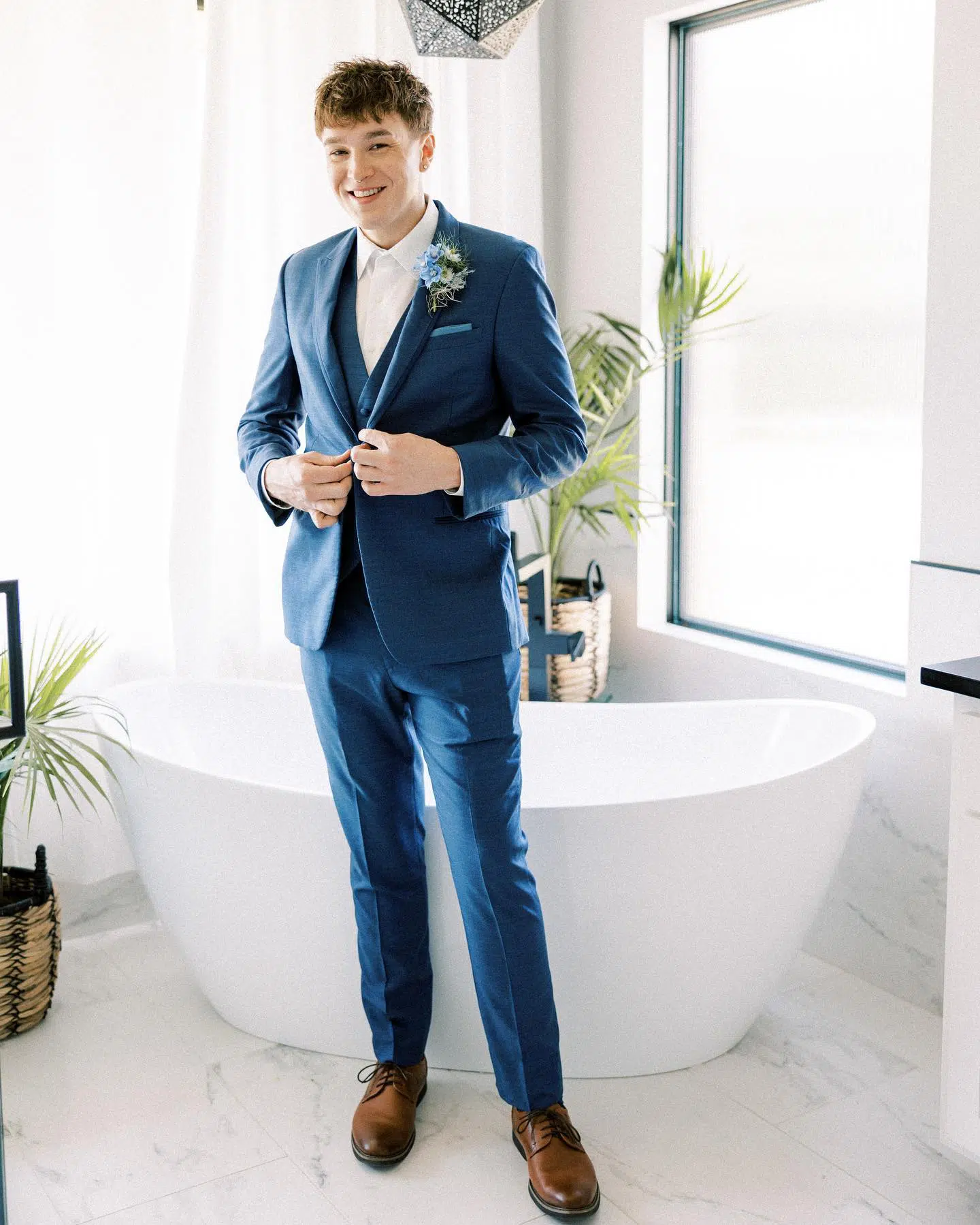 styling blue suit with brown shoes for men 9