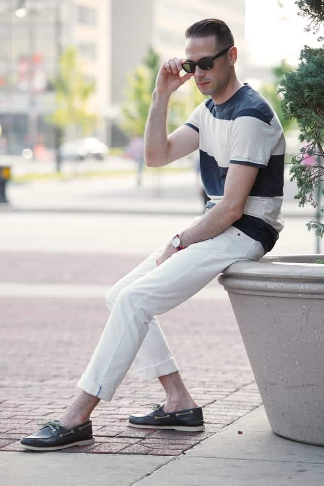 White Shoes with White T-shirt Summer Outfits For Men In Their 20s