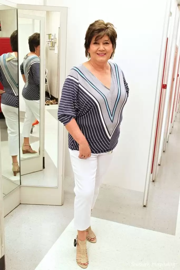 how to dress in summers for women above 50 (28)