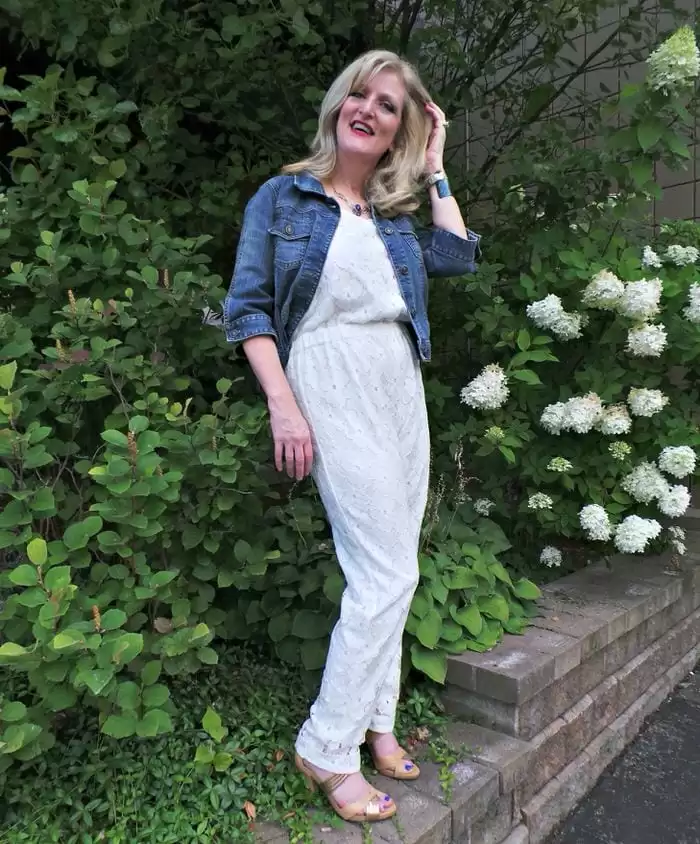 how to dress in summers for women above 50 (3)