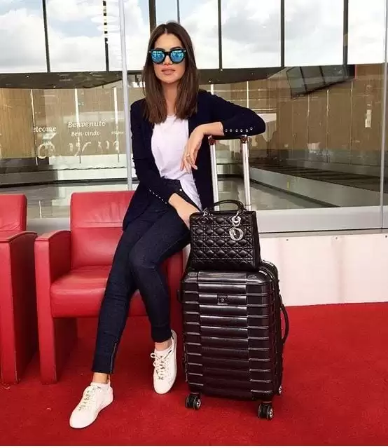 How to Dress Up for Airport