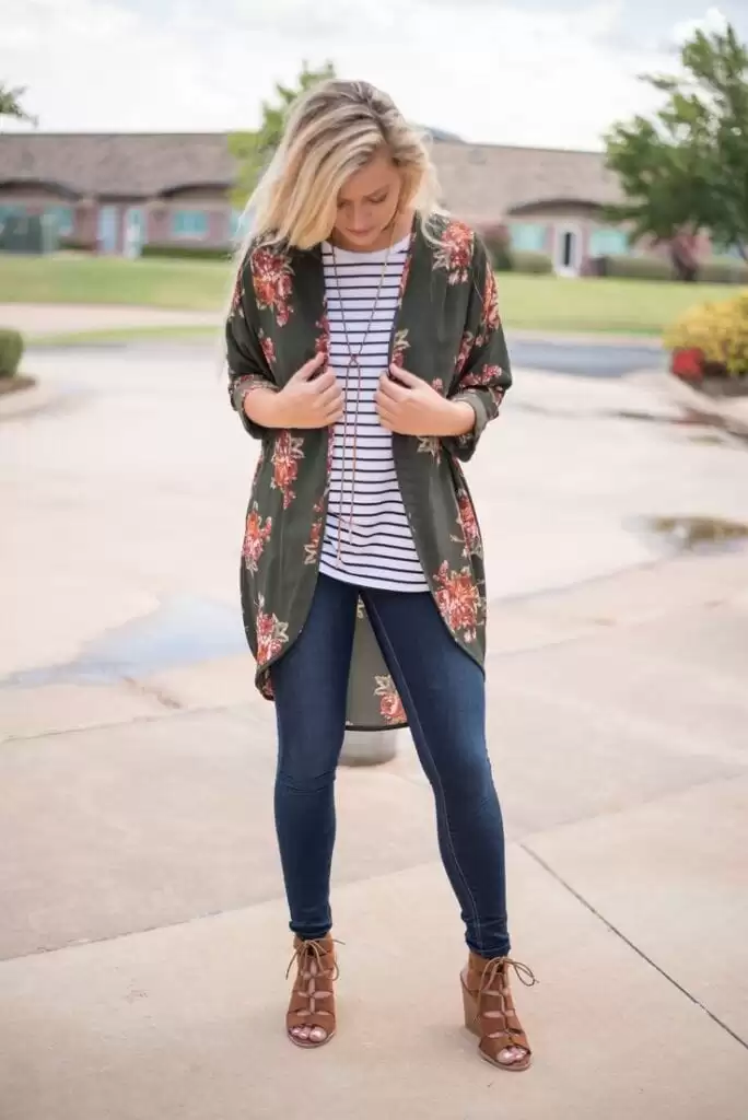 25 Best Floral Blouse Outfit Ideas - Amazing Ways To Style Floral Blouse Outfits