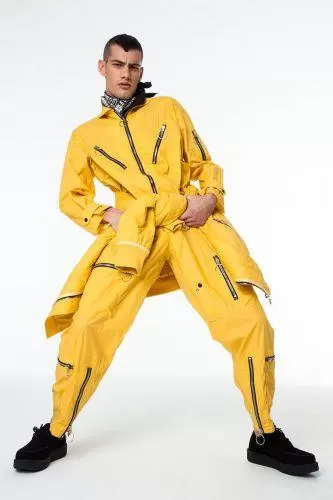 men's yellow pants outfits