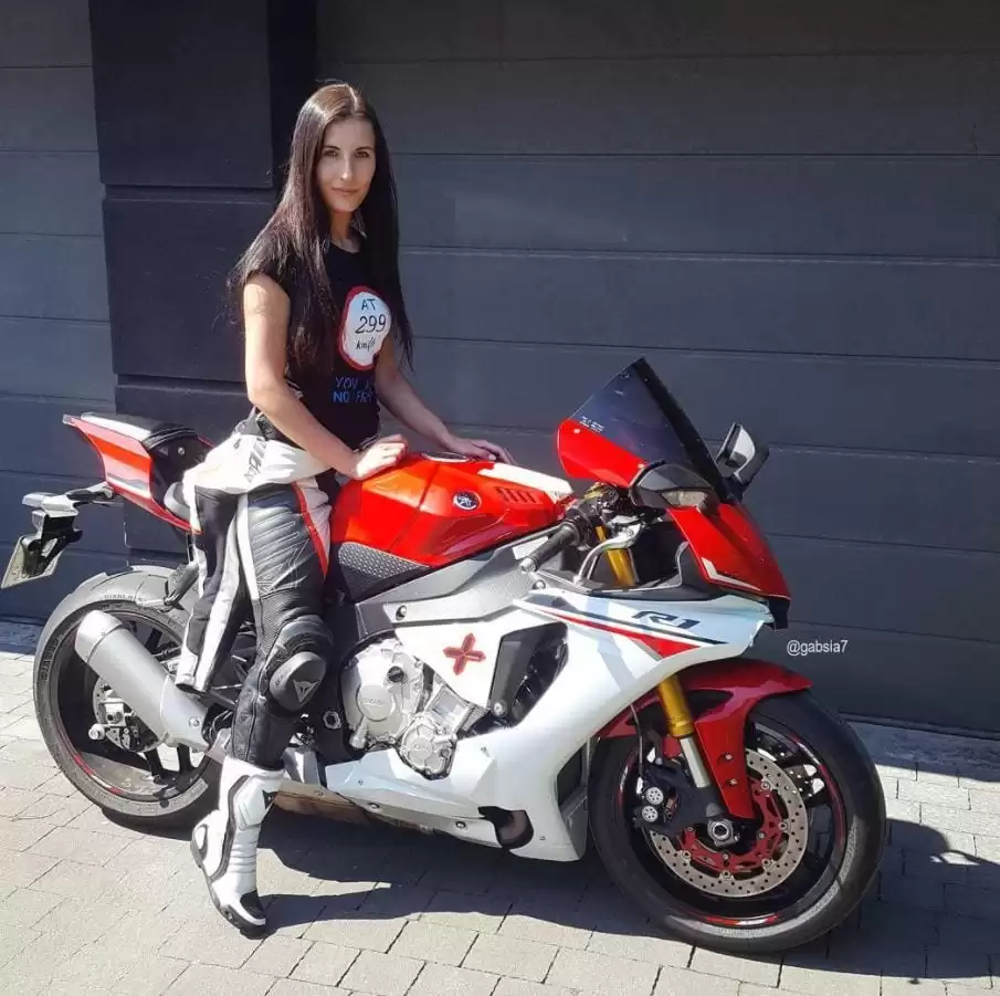 most beautiful biker girls on Instagram (15)