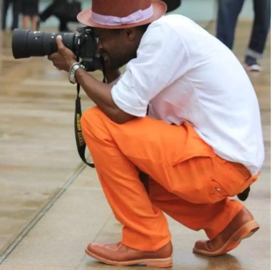 how to wear orange pants for men (7)