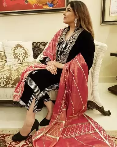 Outfits For Pakistani Women Over 30