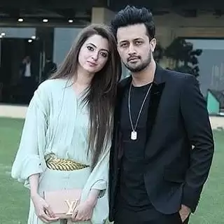 Top 25 Pakistani Celebrity Couple Outfits - Cute Couple Outfits Of Pakistani Celebrities