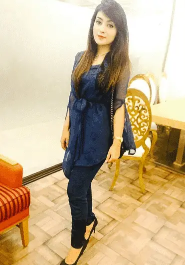 Petite Pakistani Girls - 20 Classy Outfits for Pakistani Girls with Short Height