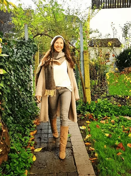 Outfits With Grey Jeans (8)