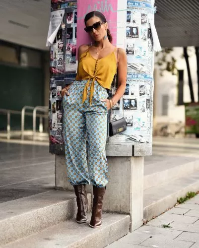 printed pants outfits