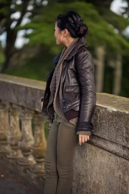 Leather bomber jacket outfits for women (24)