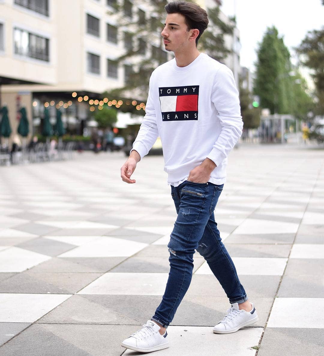 25 Outfits To Wear With White Sneakers For Men