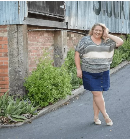 plus size denim skirt outfit