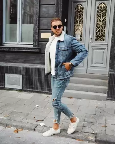 Outfits with white sneakers for men (29)