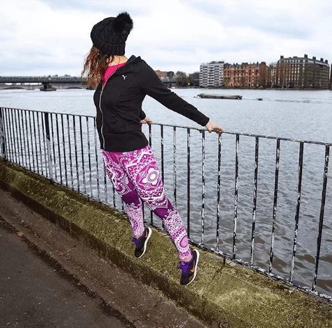 how to wear printed leggings