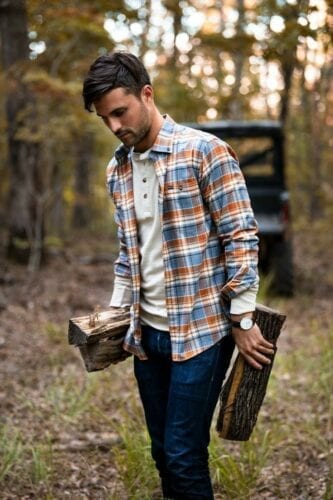 58 Best Flannel Shirt Outfits for Men & Styling Tips