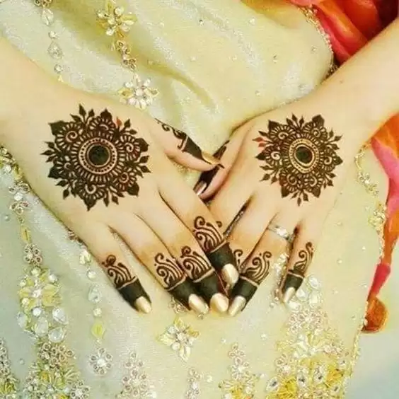 Engagement Mehndi Designs You Should Try (27)