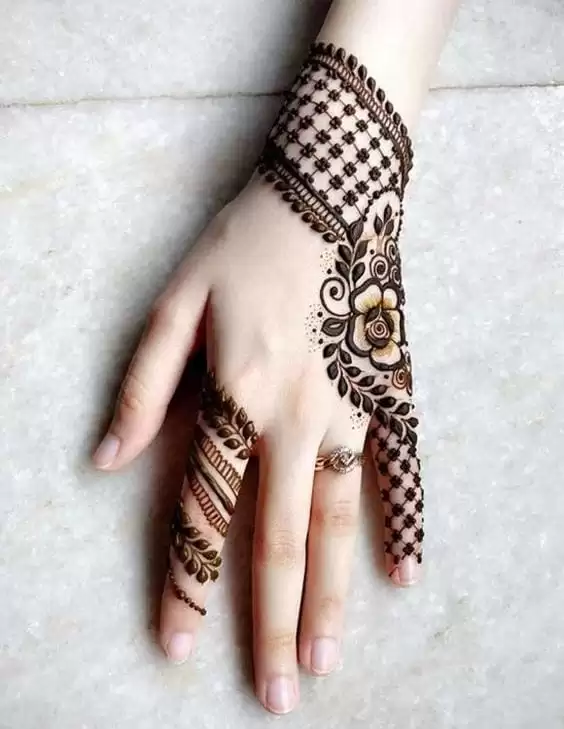 Engagement Mehndi Designs You Should Try (26)