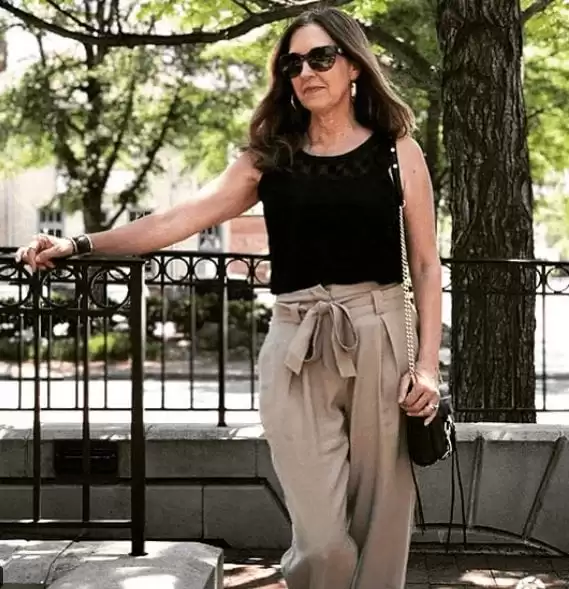 summer Travelling Outfits for Women Over 50