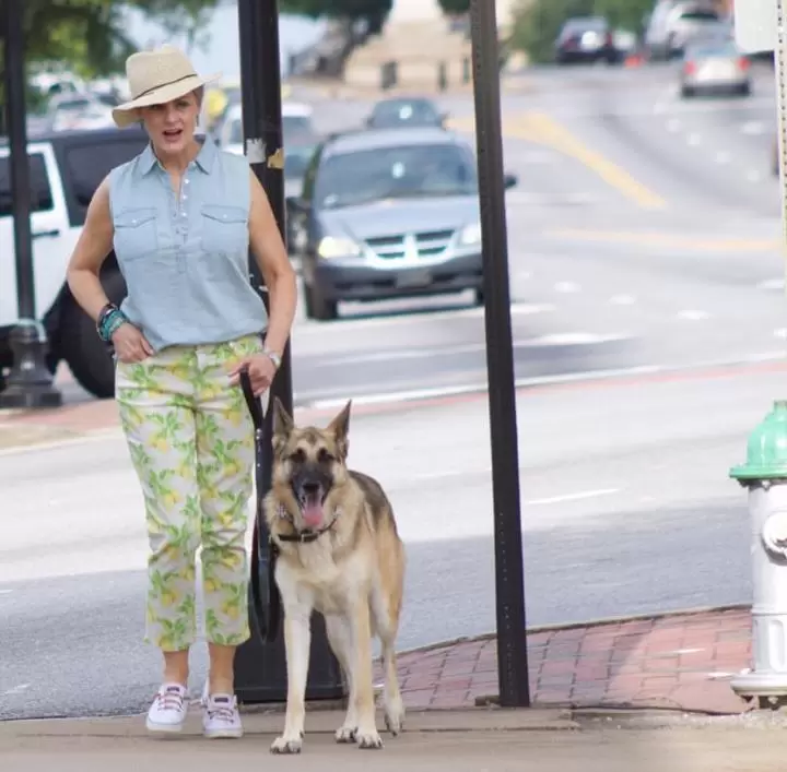 Styling Capri Pants for Women Over 50 (5)