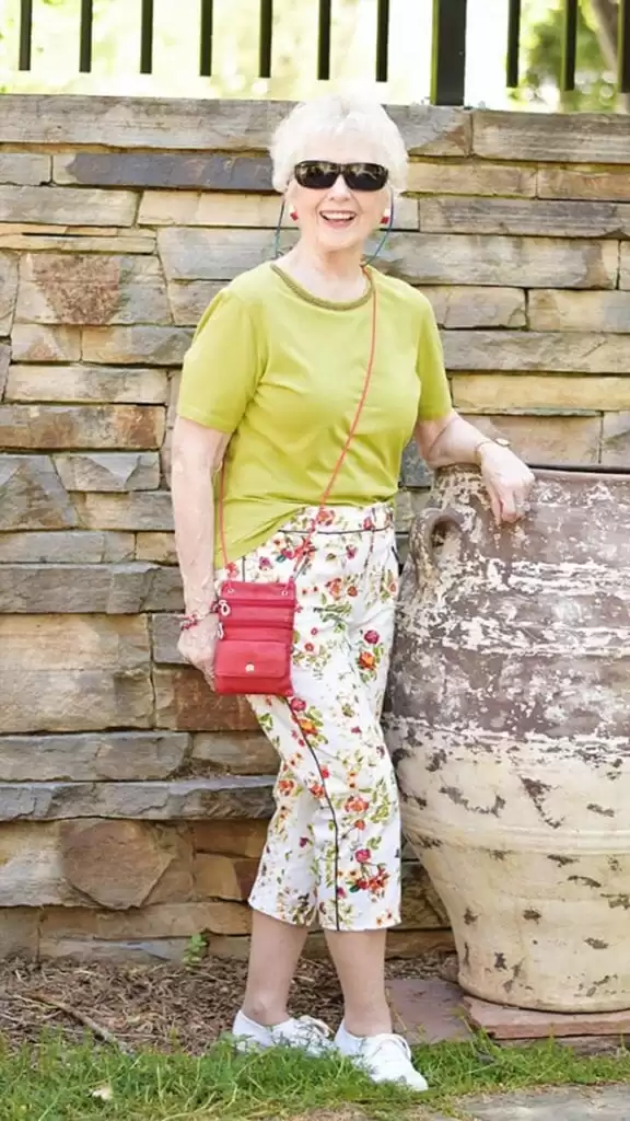 Styling Capri Pants for Women Over 50 (4)