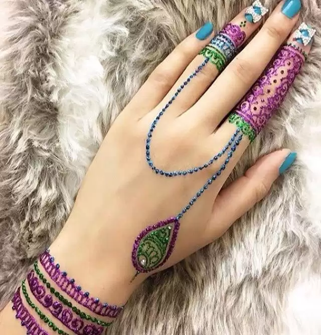 Best Glitter Mehndi Designs (28)