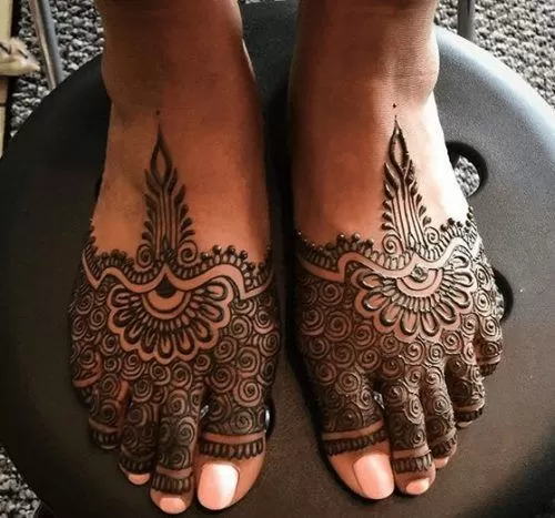 Beautiful Mehndi Designs for Feet (35)