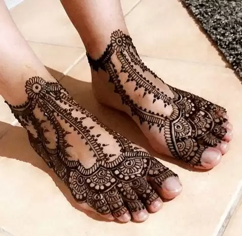 Beautiful Mehndi Designs for Feet (10)