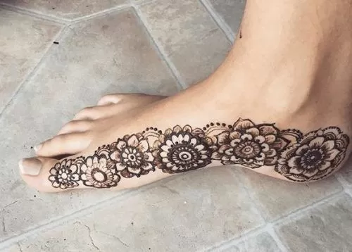 Beautiful Mehndi Designs for Feet (43)