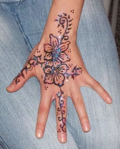 Best Glitter Mehndi Designs (18)