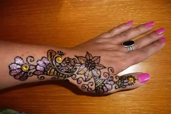 Best Glitter Mehndi Designs (12)