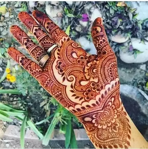 Colourful Henna And Mehndi Designs (14)