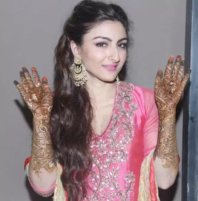 Celebrities Wedding Mehndi Designs (4)