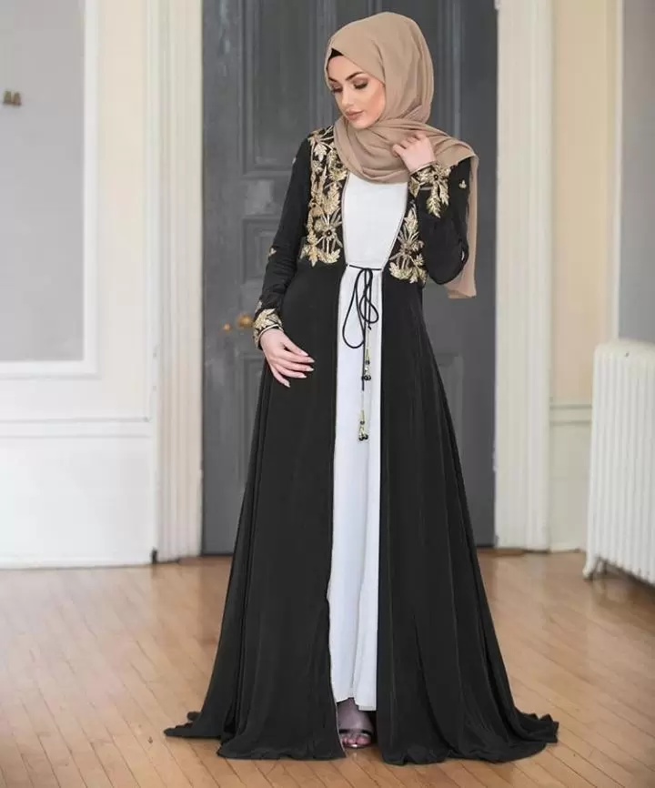 A Fusion Between Modern and Traditional Abaya Styles (18)