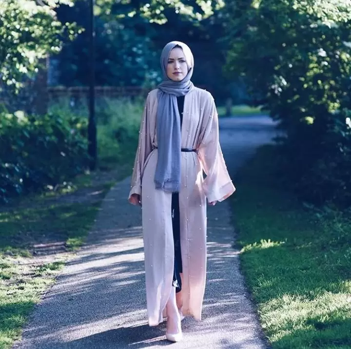 A Fusion Between Modern and Traditional Abaya Styles (16)