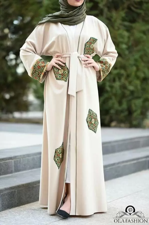 A Fusion Between Modern and Traditional Abaya Styles (6)